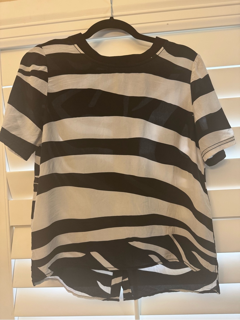 Diane von Furstenberg Black & White Silk Zebra Stripe Blouse – Size Small